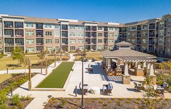 Dominium-Preserve at Peachtree Shoals-Aerial Courtyard